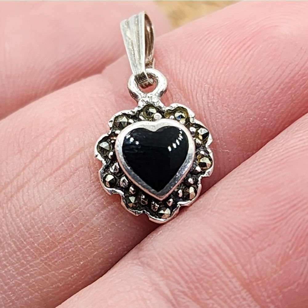 VINTAGE BLACK ONYX HEART MARCASITE 925 STERLING SILVER CHARM PENDANT EUC
